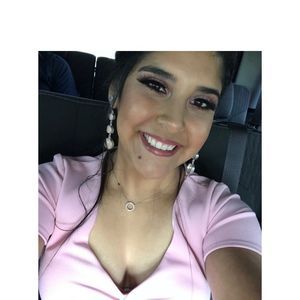 Meet your Posher, Lora